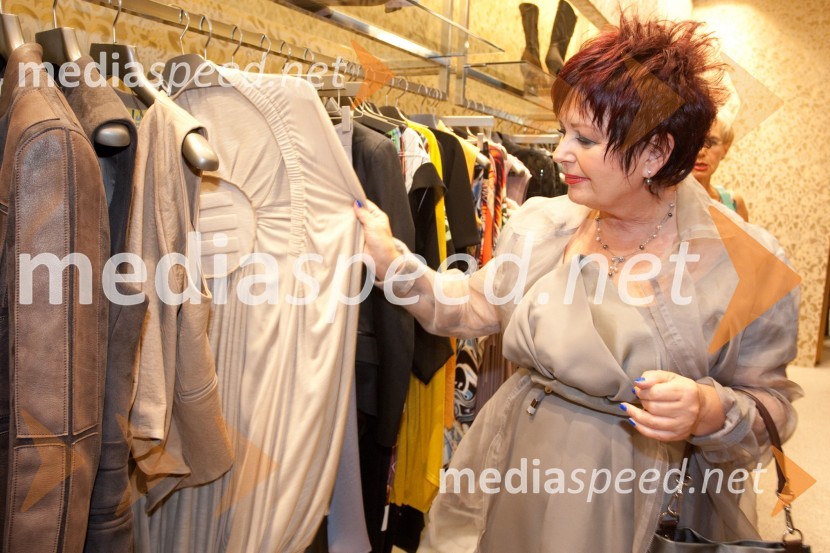 Zdenka Kahne, lastnica in direktorica kozmetike KahneNama, ekskluzivna modna revija slovenskih oblikovalcev, jesen zima 2012