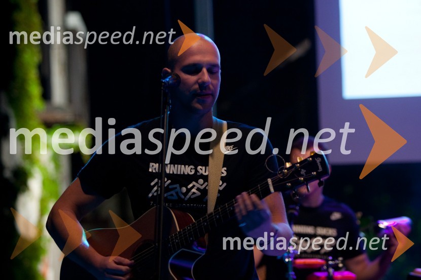 Član skupine GitarsiNočni tek na Ljubljanski grad 2012