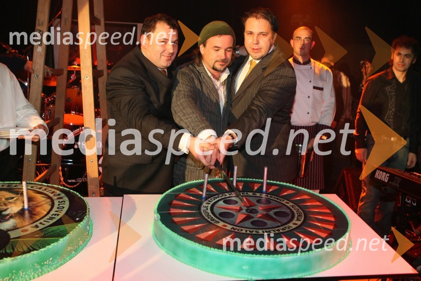 Aljoša Krupenko, direktor, Gibonni, pevec in Damjan Musič, direktor Kongo hotel&casino d.d.3. obletnica Kongo, hotel & casino