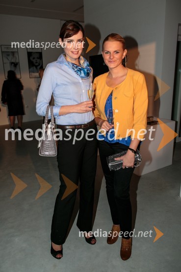 Nataša Pinoza, manekenka in obraz kozmetike Afrodita, Nina Uršič, novinarkaPraznovanje 18. letnice in predstavitev prenovljene revije Modne