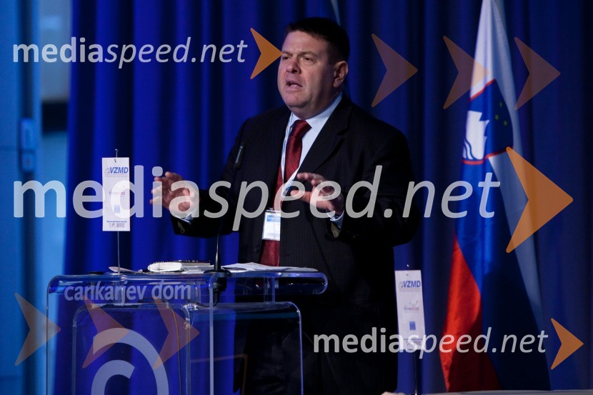 Peter Frankl, direktor in glavni urednik časnika FinanceInvestors week 2012, otvoritev 1. dne konference