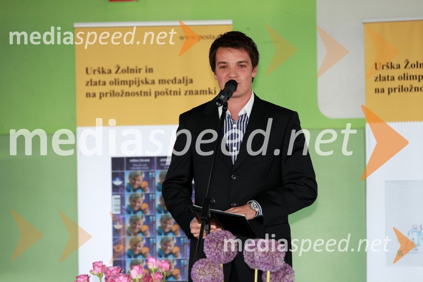 Mitja Šeško, povezovalecPošta Slovenije, promocija priložnostne znamke Urške Žolnir