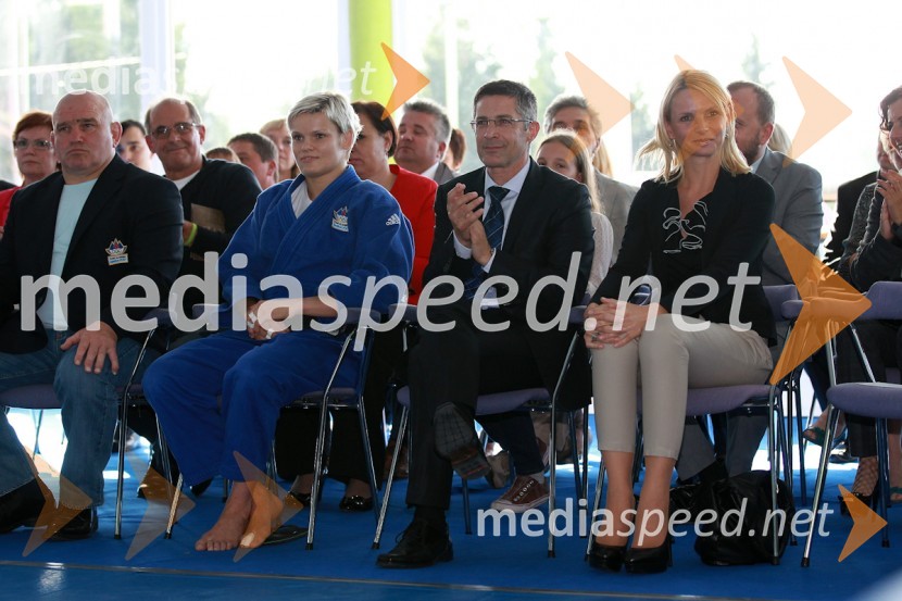 Marjan Fabjan, trener, Urška Žolnir, judoistka, mag. Boris Novak, generalni direktor Pošte Slovenije, mag. Darja Turk, podžupanja Mestne občine CeljePošta Slovenije, promocija priložnostne znamke Urške Žolnir