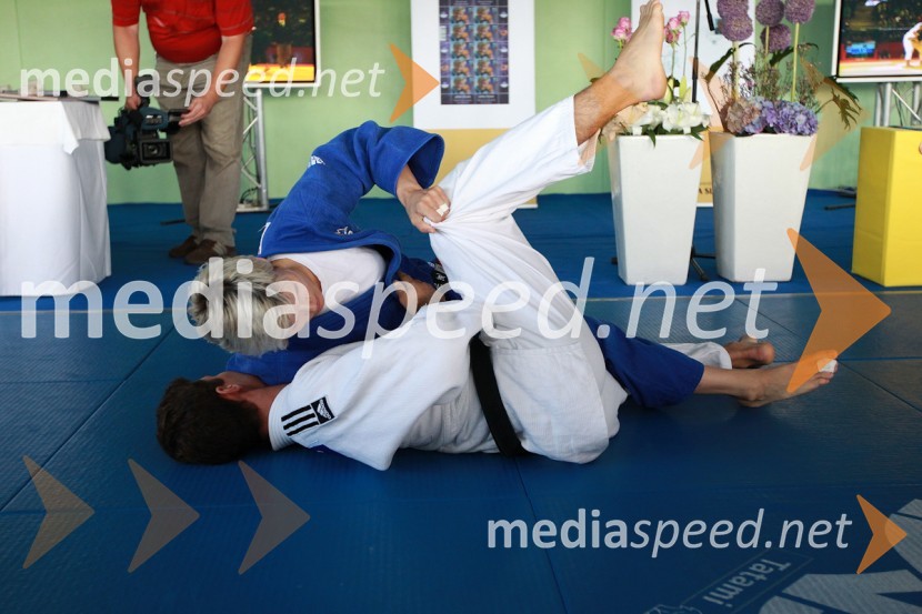 ..., Urška Žolnir, judoistkaPošta Slovenije, promocija priložnostne znamke Urške Žolnir