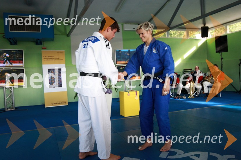 ..., Urška Žolnir, judoistkaPošta Slovenije, promocija priložnostne znamke Urške Žolnir