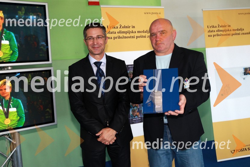 Mag. Boris Novak, generalni direktor Pošte Slovenije in Marjan Fabjan, trenerPošta Slovenije, promocija priložnostne znamke Urške Žolnir