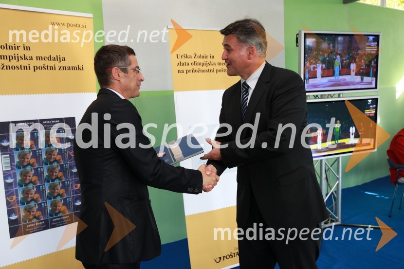 Mag. Boris Novak, generalni direktor Pošte Slovenije, Janko Kos, župan občine ŽalecPošta Slovenije, promocija priložnostne znamke Urške Žolnir