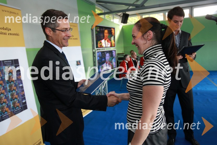Mag. Boris Novak, generalni direktor Pošte Slovenije, ...Pošta Slovenije, promocija priložnostne znamke Urške Žolnir