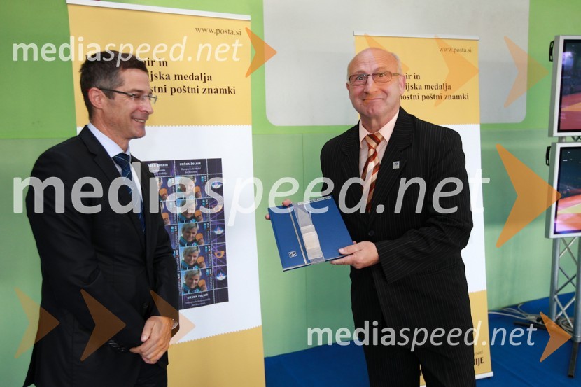 Mag. Boris Novak, generalni direktor Pošte Slovenije, Bogdan Gabrovec, podpredsednik Olimpijskega komiteja Slovenije in predsednik Judo zveze SlovenijePošta Slovenije, promocija priložnostne znamke Urške Žolnir