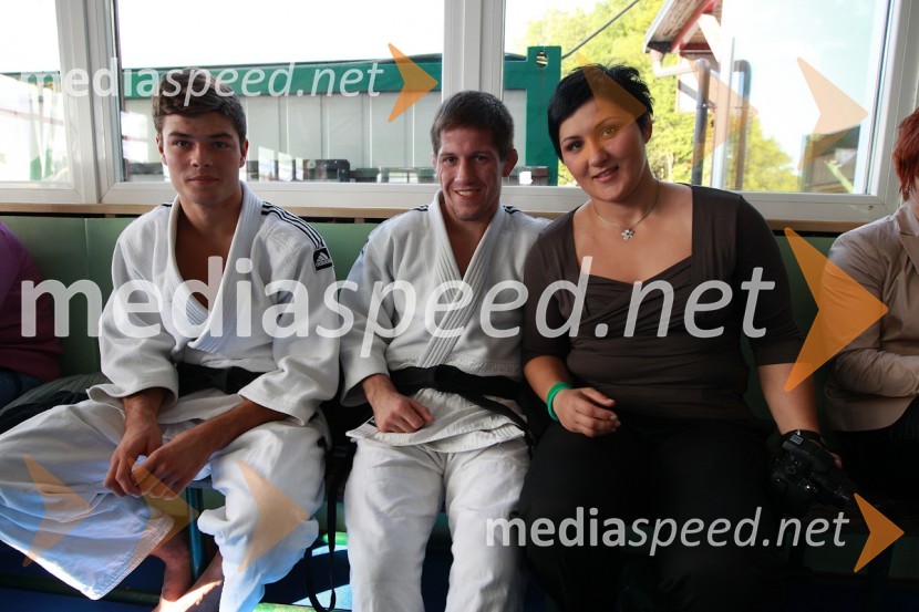 ..., ..., Lucija Polavder, judoistkaPošta Slovenije, promocija priložnostne znamke Urške Žolnir