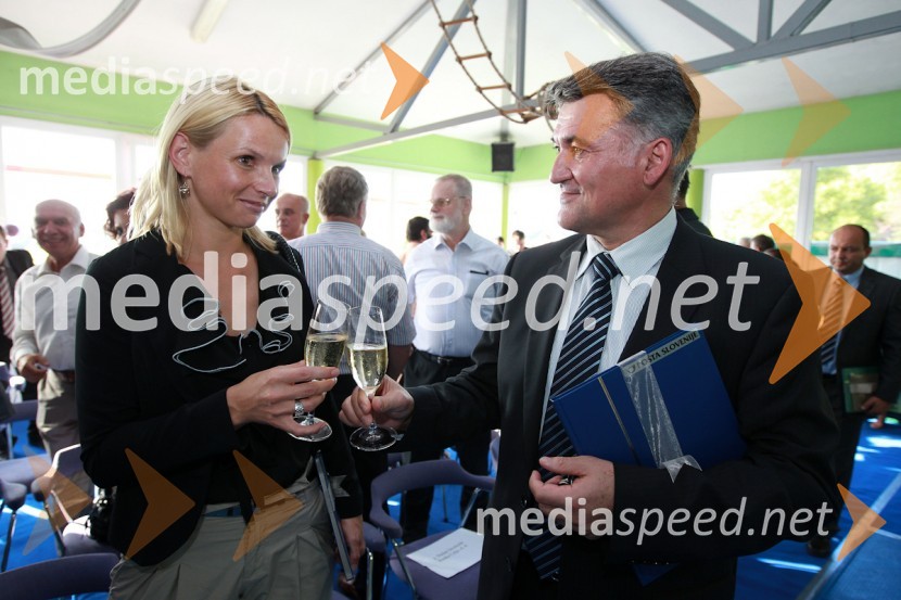Mag. Darja Turk, podžupanja Mestne občine Celje, Janko Kos, župan občine ŽalecPošta Slovenije, promocija priložnostne znamke Urške Žolnir