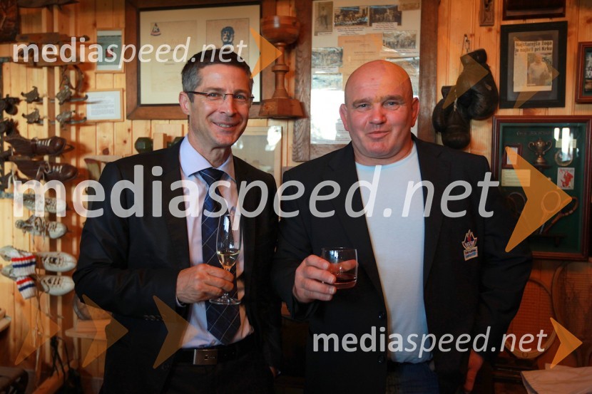 Mag. Boris Novak, generalni direktor Pošte Slovenije, Marjan Fabjan, trenerPošta Slovenije, promocija priložnostne znamke Urške Žolnir