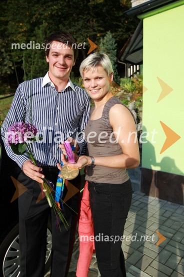 Mitja Šeško, povezovalec, Urška Žolnir, judoistkaPošta Slovenije, promocija priložnostne znamke Urške Žolnir