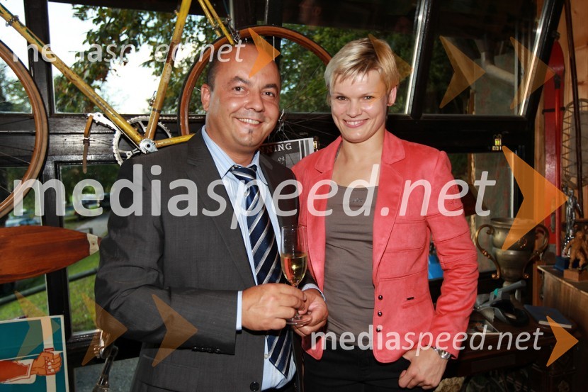 Rudi Matjašič, član nadzornega sveta Pošte Slovenije, Urška Žolnir, judoistkaPošta Slovenije, promocija priložnostne znamke Urške Žolnir