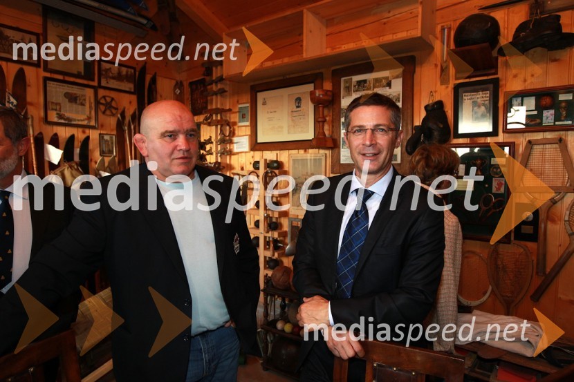 Marjan Fabjan, trener, mag. Boris Novak, generalni direktor Pošte SlovenijePošta Slovenije, promocija priložnostne znamke Urške Žolnir