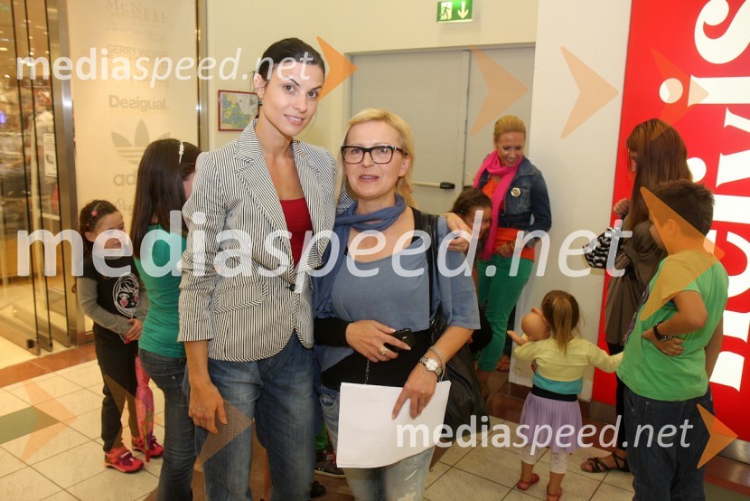 Tina Vajzovič, manekenka, Natalija Taja Kolarič, lastnica agencije MichelaEuropark, modna revija jesen - zima 2012