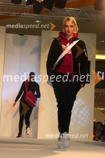 Iza Simčič, manekenkaEuropark, modna revija jesen - zima 2012