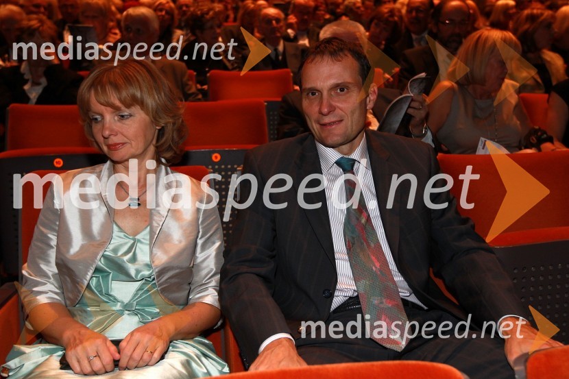 Marijan Papež, direktor ZPIZ Maribor s soprogoRigoletto, premiera opere v SNG Maribor