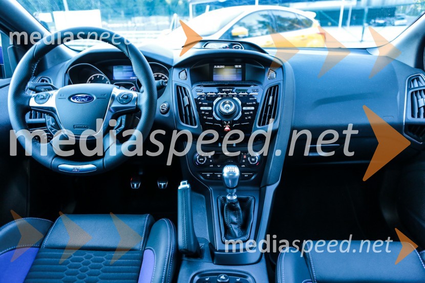 Ford Focus ST, notranjostFord Focus ST, slovenska predstavitev