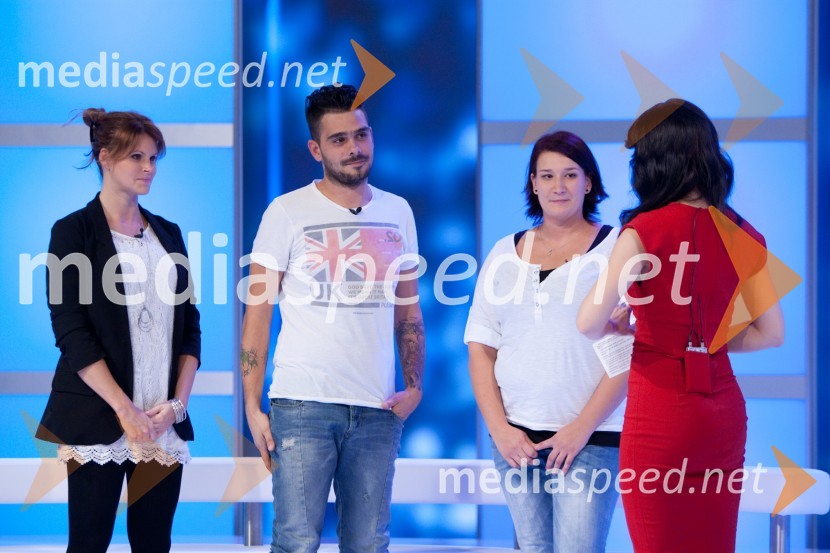 Teja, tekmovalka v resmičnostnem šovu Gostilna išče šefa,  	Jani, tekmovalec v resmičnostnem šovu Gostilna išče šefa, Špela, tekmovalka v resmičnostnem šovu Gostilna išče šefa in Lili Žagar, voditeljicaGostilna išče šefa, prva oddaja