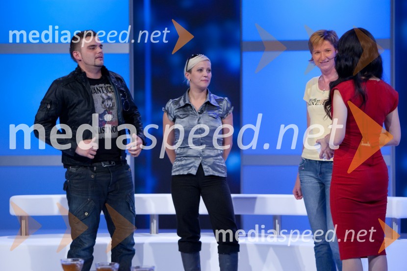 Rok, tekmovalec v resmičnostnem šovu Gostilna išče šefa, Meri, tekmovalka v resmičnostnem šovu Gostilna išče šefa, Simona, tekmovalka v resmičnostnem šovu Gostilna išče šefa in  Lili Žagar, voditeljicaGostilna išče šefa, prva oddaja