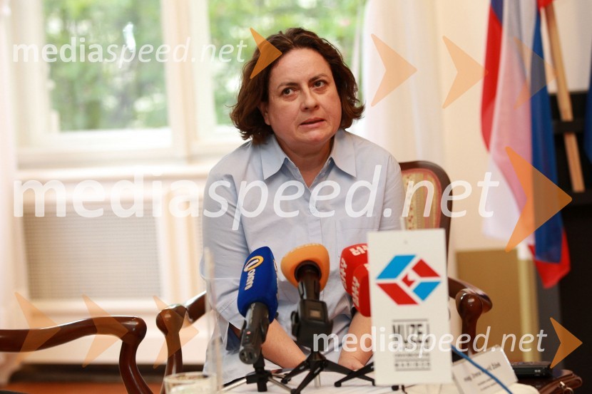 Mag. Irena Mavrič Žižek, muzejska svetovalka in avtorica razstaveNovinarska konferenca pred odprtjem razstave Danes sem bil obsojen na smrt, Muzej narodne osvoboditve Maribor