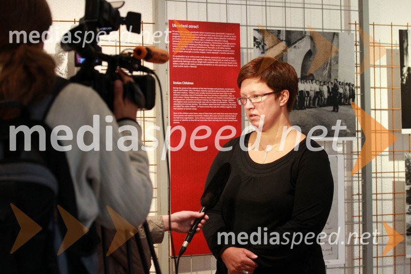 	Dr. Aleksandra Berberih Slana, direktorica Muzeja narodne osvoboditve MariborNovinarska konferenca pred odprtjem razstave Danes sem bil obsojen na smrt, Muzej narodne osvoboditve Maribor