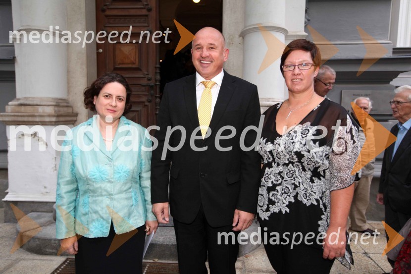 	Mag. Irena Mavrič Žižek, muzejska svetovalka in avtorica razstave, Miran Mikl, podžupan MOM ter dr. Aleksandra Berberih Slana, direktorica Muzeja narodne osvoboditve MariborDanes sem bil obsojen na smrt, odprtje razstave v Muzeju narodne osvoboditve Maribor