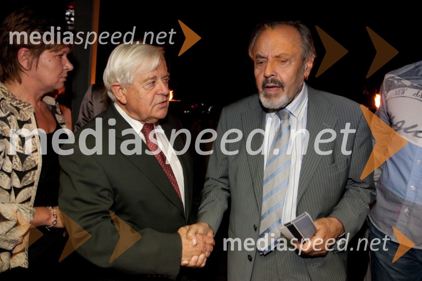 MIlan Kučan, nekdanji predsednik Republike Slovenije in dr. Ernest Petrič, predsednik Ustavega sodiščaStar fotr, premiera monokomedije v SiTi teatru