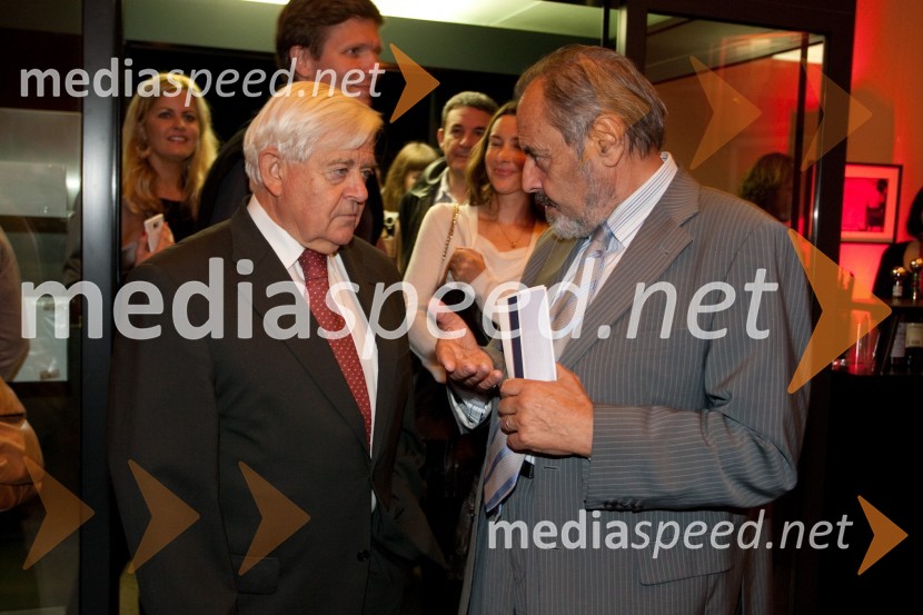 Milan Kučan, nekdanji predsednik Republike Slovenije in dr. Ernest Petrič, predsednik Ustavega sodiščaStar fotr, premiera monokomedije v SiTi teatru