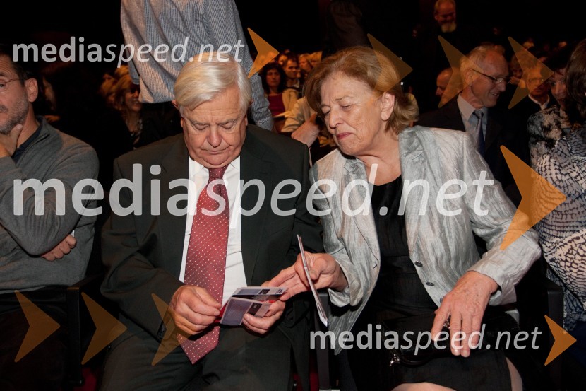 Milan Kučan, nekdanji predsednik Republike Slovenije in soproga ŠtefkaStar fotr, premiera monokomedije v SiTi teatru