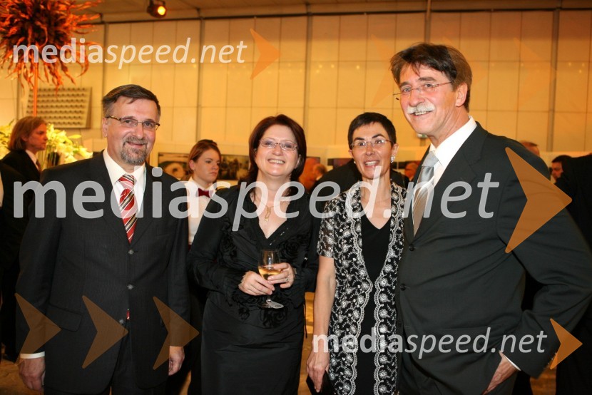 ..., Alenka Žnidaršič, predsednica uprave Prve pokojninske družbe d.d. in Jožko Čuk, direktor Gospodarske zbornice Slovenije z ženoMenedžerski koncert