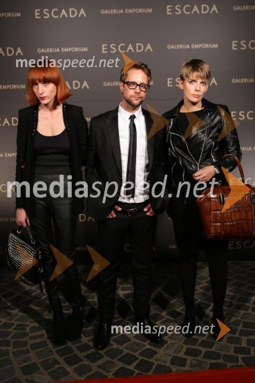 Nina Jagodic, odgovorna urednica Modna, Aljoša Krošlin Grlj, direktor Modne, Maša Kljun, urednica mode in lepote pri ModnaModna revija Escada v Galeriji Emporium