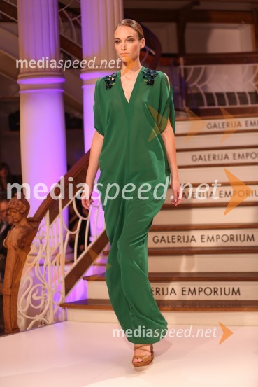 ManekenkaModna revija Escada v Galeriji Emporium