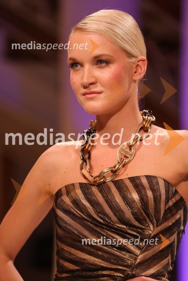 ManekenkaModna revija Escada v Galeriji Emporium