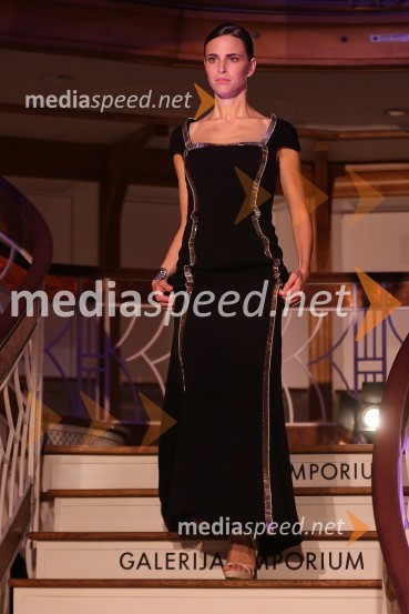 ManekenkaModna revija Escada v Galeriji Emporium