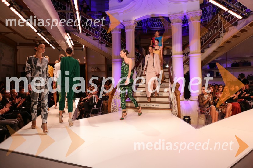 ManekenkaModna revija Escada v Galeriji Emporium