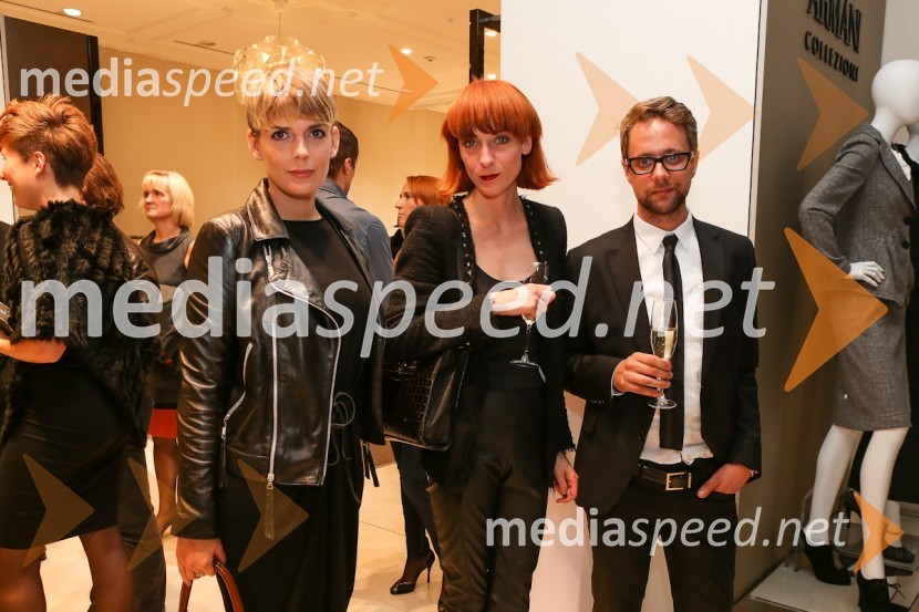 Maša Kljun, urednica mode in lepote pri Modna, Nina Jagodic, odgovorna urednica Modna, Aljoša Krošlin Grlj, direktor ModneModna revija Escada v Galeriji Emporium