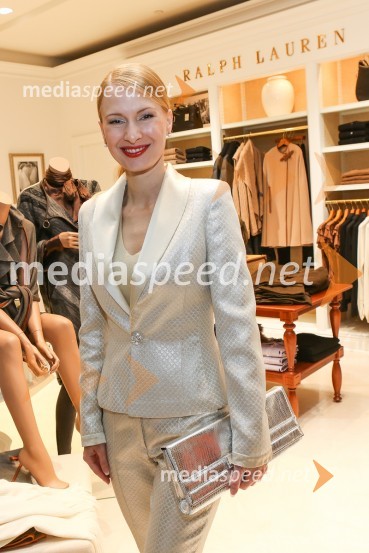 Maja Ferme, modna oblikovalkaModna revija Escada v Galeriji Emporium