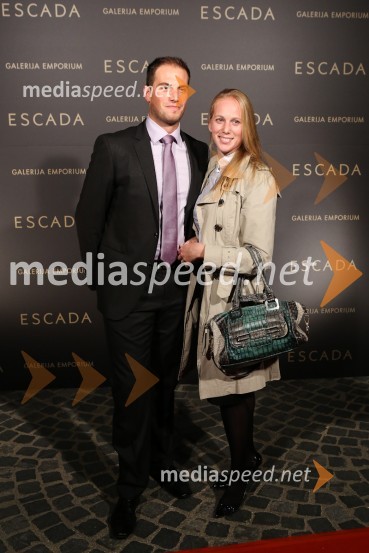 ObiskovalcaModna revija Escada v Galeriji Emporium