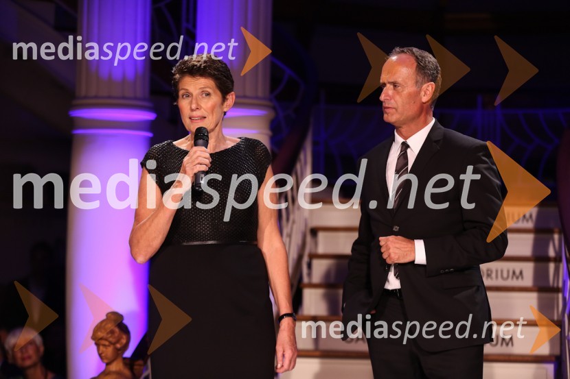 Helena Drašković, lastnica družbe Magistrat International, Bruno Salzer, izvršni direktor EscadeModna revija Escada v Galeriji Emporium