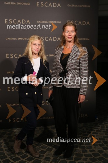 ObiskovalkiModna revija Escada v Galeriji Emporium