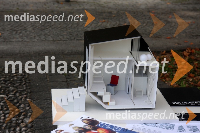 Black box - črna škatla, maketaUniverza v Mariboru, Black box - projekt minimalne bivalne enote