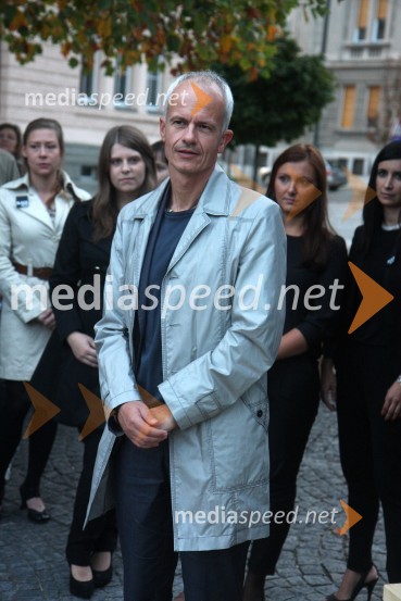 Prof. dr. Miroslav Premrov, dekan Fakultete za gradbeništvo Univerze v MariboruUniverza v Mariboru, Black box - projekt minimalne bivalne enote