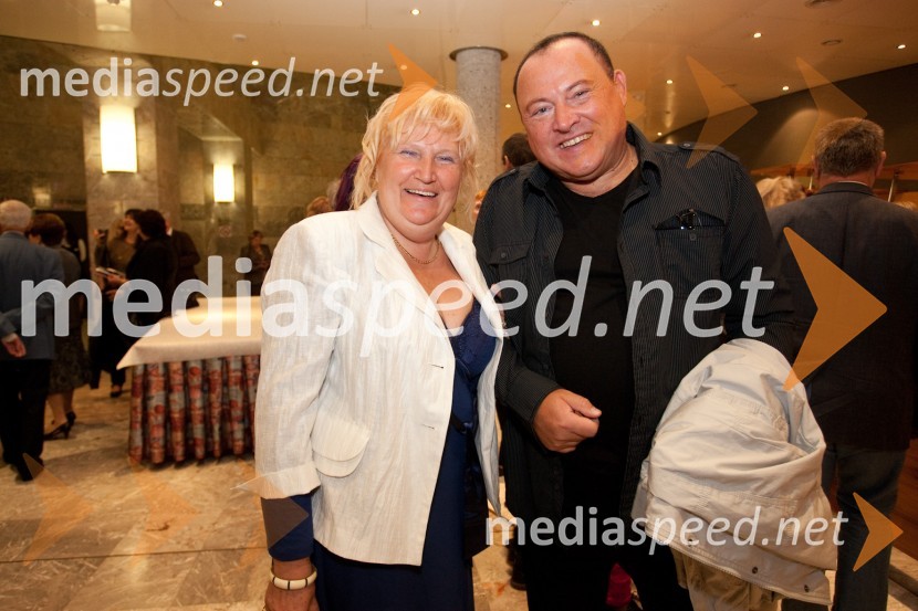 Nuša in Nace Junkar, pevecKrojači sveta – Funeral Fashion Show, premiera v SNG Nova Gorica