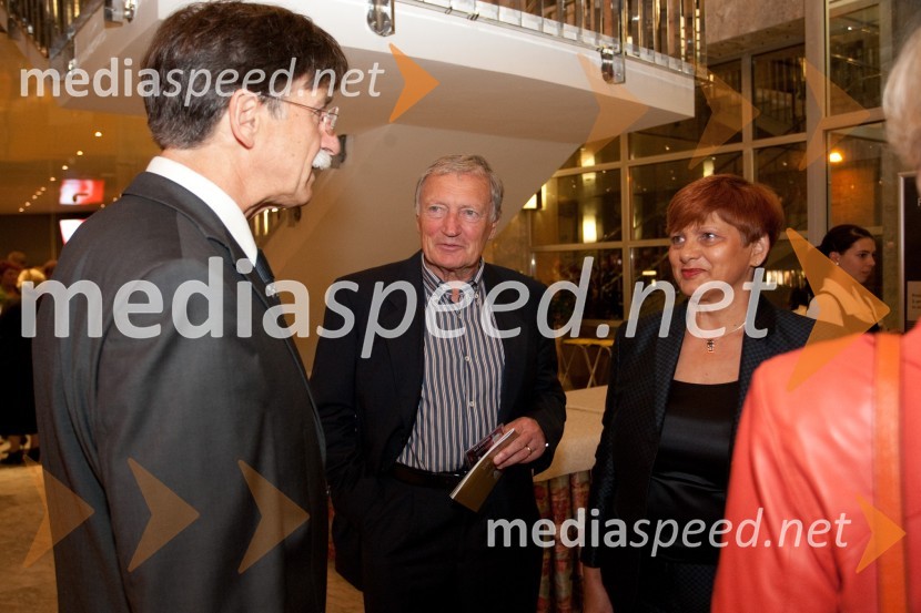 Jožko Čuk, direktor SNG Nova Gorica, Tomaž Vuga, arhitekt in soproga TatjanaKrojači sveta – Funeral Fashion Show, premiera v SNG Nova Gorica