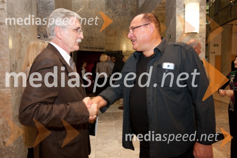 Petar Radovič in Nace Junkar, pevecKrojači sveta – Funeral Fashion Show, premiera v SNG Nova Gorica