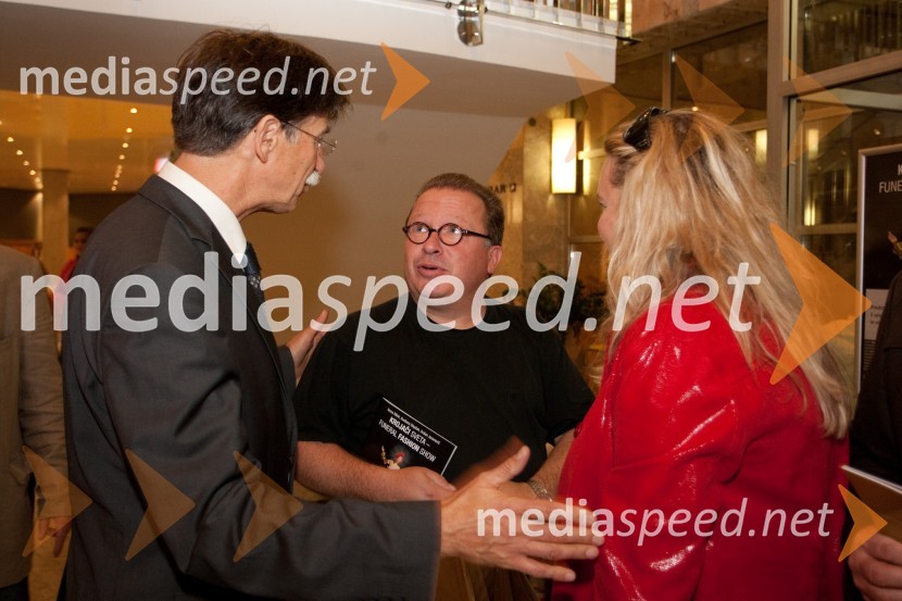 Jožko Čuk, direktor SNG Nova GOrica, Jaša Jamnik, igralec, režiser in Katja Pegan, režiserka, direktorica Gledališča KoperKrojači sveta – Funeral Fashion Show, premiera v SNG Nova Gorica