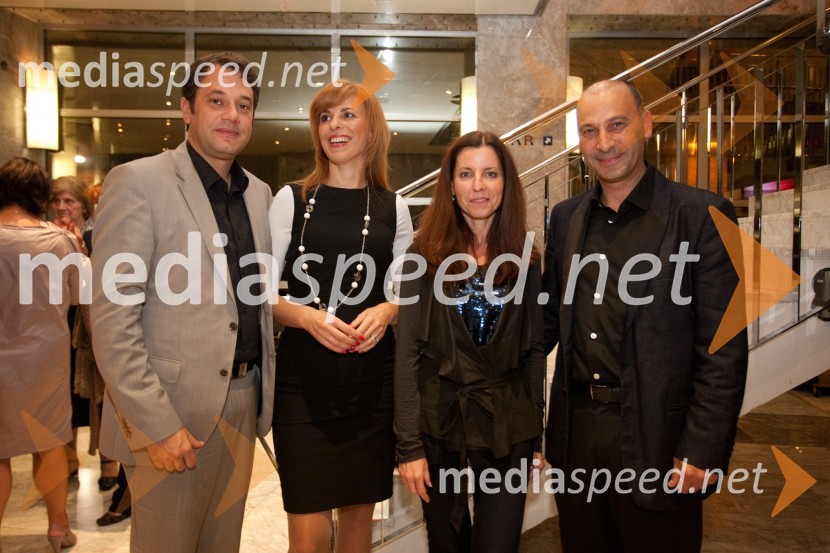 Matej Arčon, župan Nove Gorice,  Martina Kodelja, urednica radia Robin in Katja Batagelj, Marjan Batagelj direktor Postojnske jameKrojači sveta – Funeral Fashion Show, premiera v SNG Nova Gorica