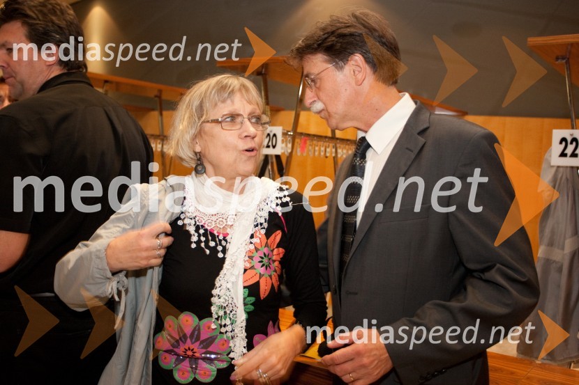 Minu Kjuder, igralka in Jožko Čuk, direktor SNG Nova GOricaKrojači sveta – Funeral Fashion Show, premiera v SNG Nova Gorica